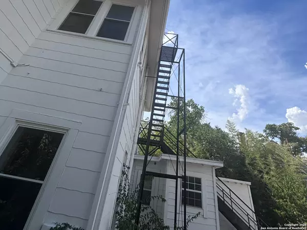 San Antonio, TX 78212,235 Mistletoe