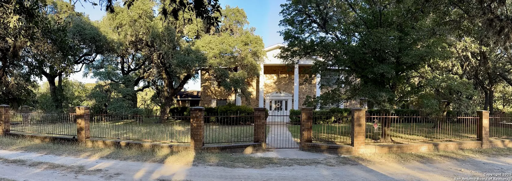 267 Old Mill Creek Rd, Vanderpool, TX 78885
