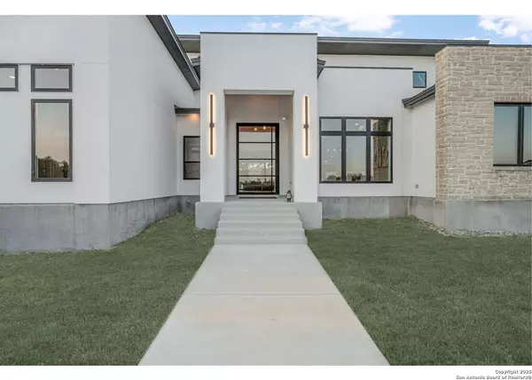 Helotes, TX 78023,1418 Park Road 37