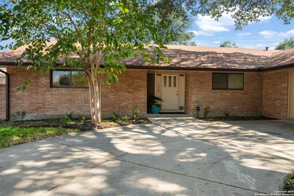 Castle Hills, TX 78213,300 Towne Vue