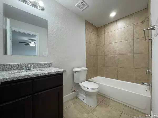 Converse, TX 78109,7311 Colina Way UNIT 101