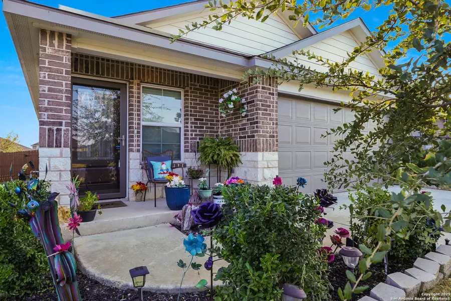 137 HOGANS ALLEY, Floresville, TX 78114