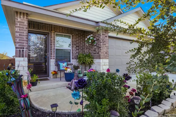 137 HOGANS ALLEY, Floresville, TX 78114