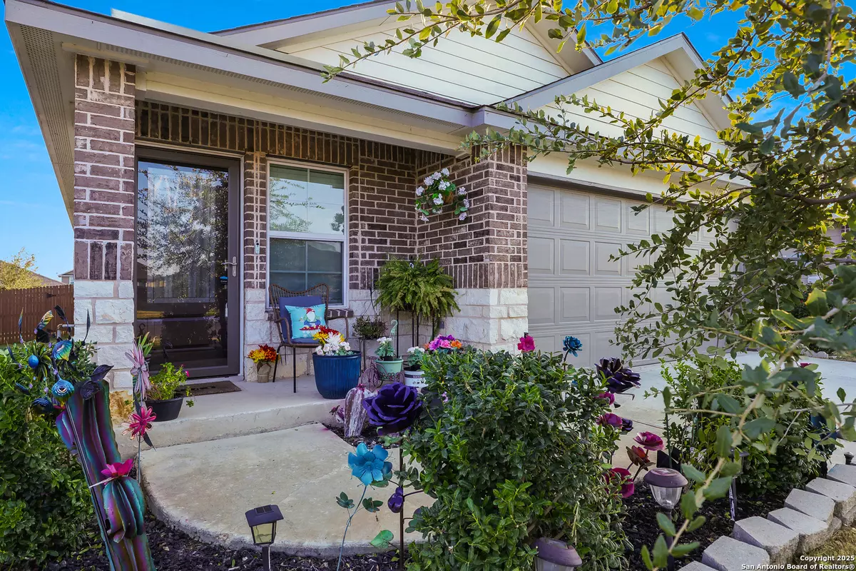 Floresville, TX 78114,137 HOGANS ALLEY