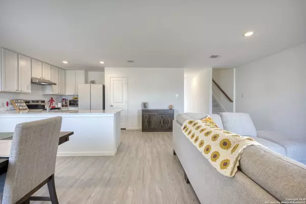 Seguin, TX 78155,312 Alligator