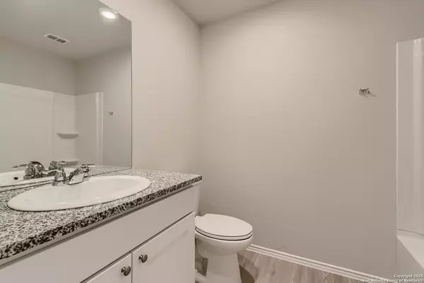 San Antonio, TX 78245,8526 Buntings