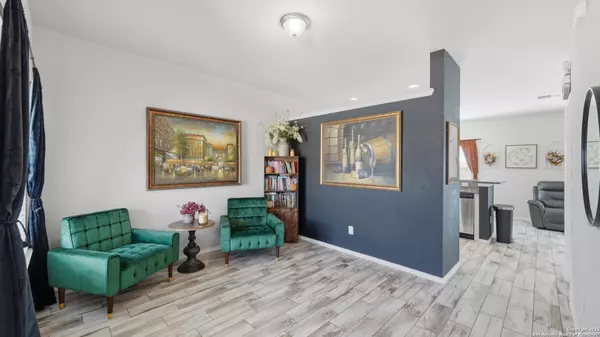 New Braunfels, TX 78130,384 Copper Wood