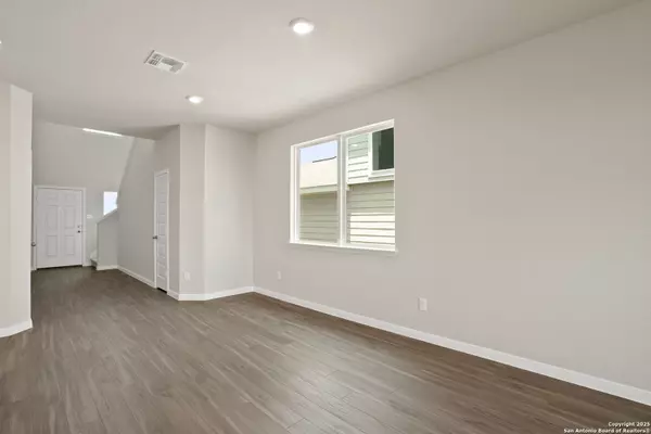 Elmendorf, TX 78112,8818 Black Oak Drive