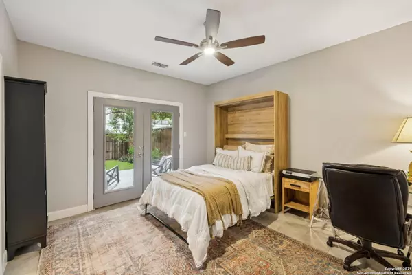 Olmos Park, TX 78212,219 Melrose Dr UNIT B