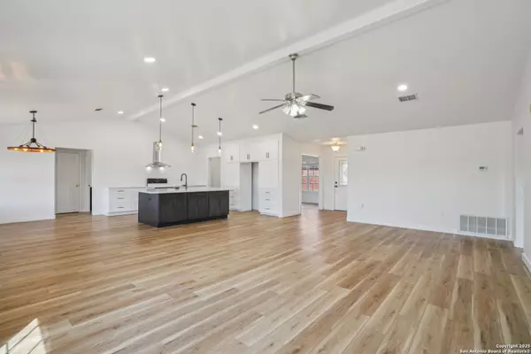 Seguin, TX 78155,122 Castlewood