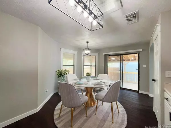 San Antonio, TX 78247,4867 Camas