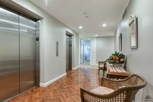 San Antonio, TX 78209,4001 New Braunfels UNIT 306