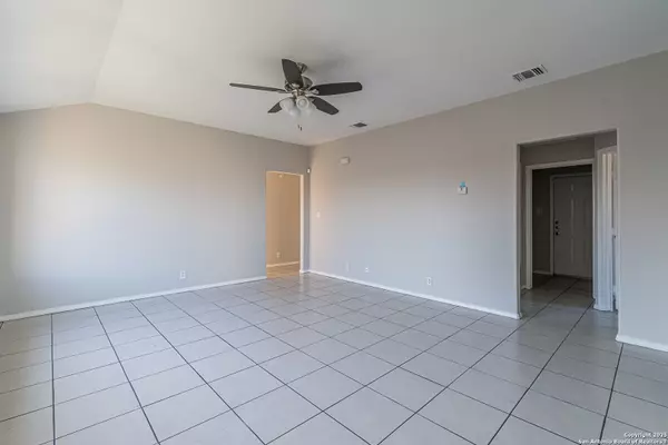 Converse, TX 78109,8818 Pensive