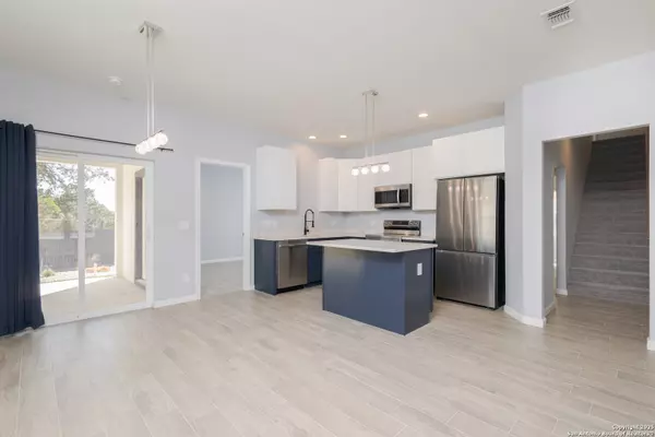 Lakehills, TX 78063,421 rainbow