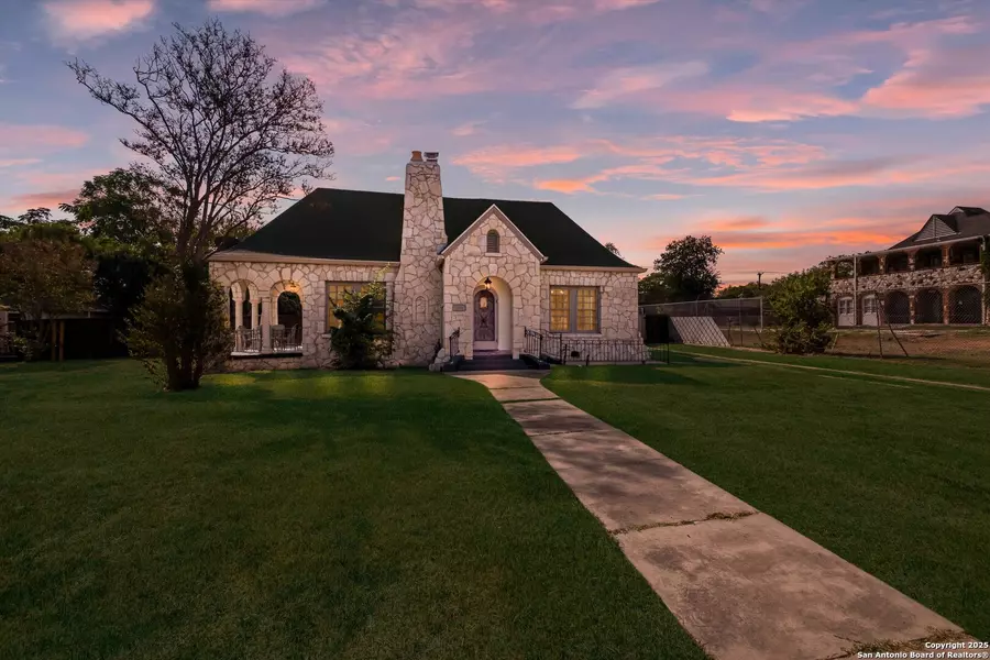 220 Greenlawn Dr, San Antonio, TX 78201