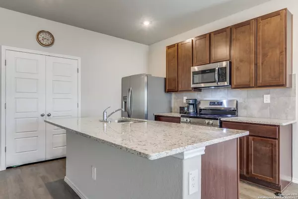 Converse, TX 78109,3038 Laguna Cliffs