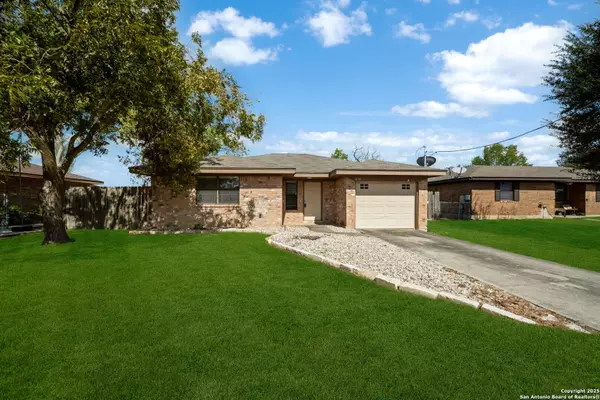 309 Meadow Dr, Marion, TX 78124