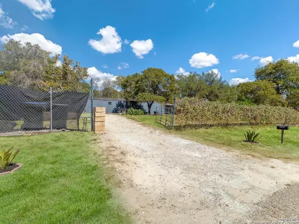 4415 Lost Hills, Elmendorf, TX 78112