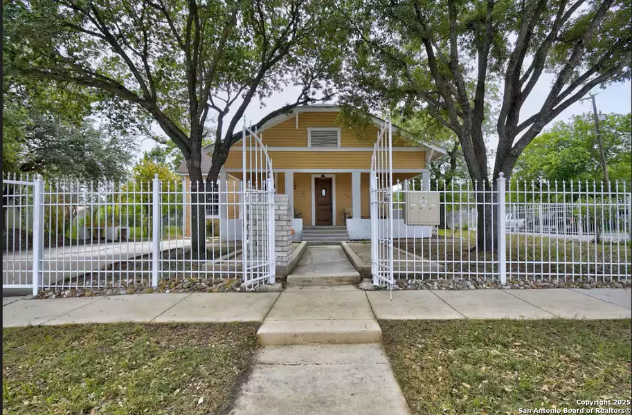 1246 Waverly, San Antonio, TX 78201