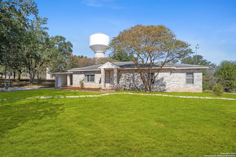 245 Bluffcreek, La Vernia, TX 78121