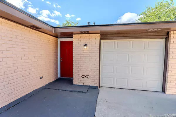 San Antonio, TX 78240,6913 Forest Meadow