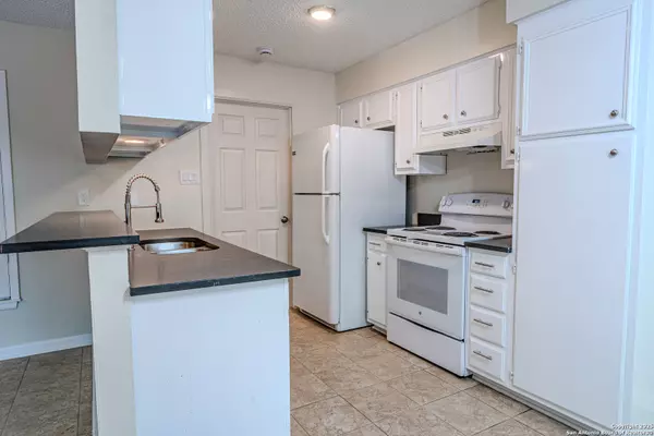 San Antonio, TX 78240,6915 Forest Meadow