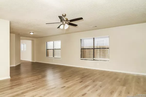 Converse, TX 78109-3380,8182 CHERYL MEADOW DR