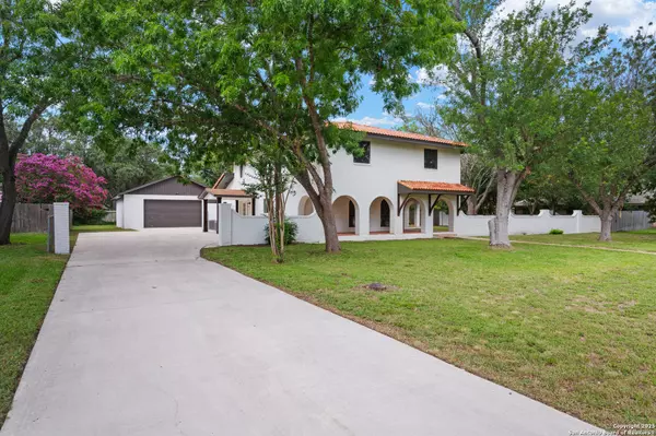 Hollywood Park, TX 78232,520 Sagecrest Dr.