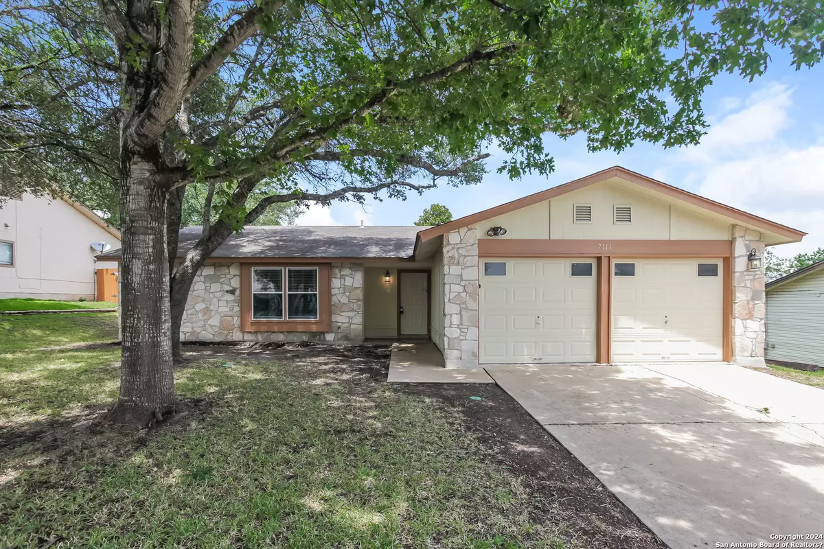 Converse, TX 78109,7111 Apache Ridge