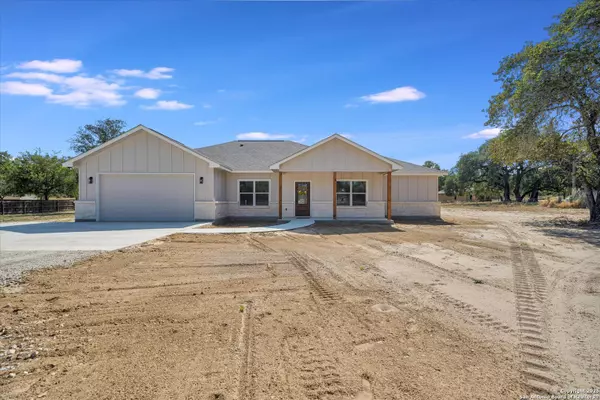 506 E CR 6868, Natalia, TX 78059