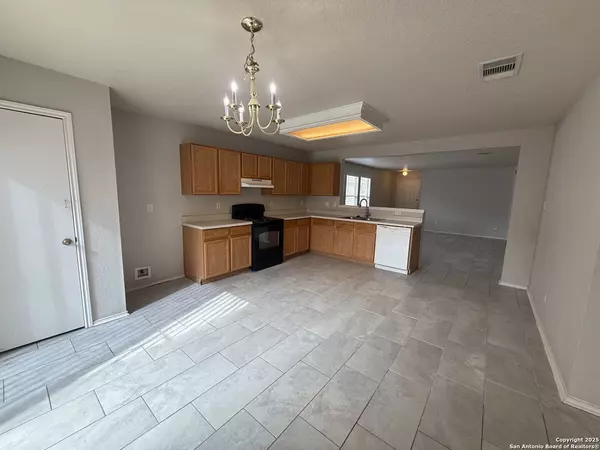 Converse, TX 78109,8856 Staghorn