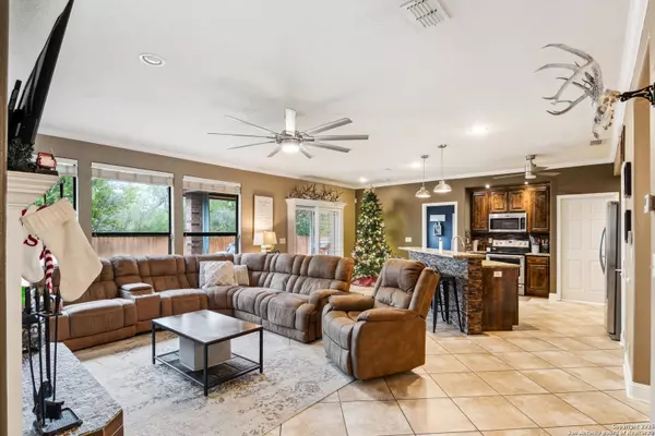 Uvalde, TX 78801,7 Briar Court