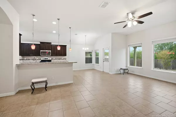 8822 Palmetto Park, Converse, TX 78109