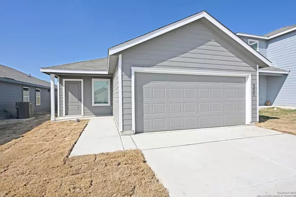 527 Sarah Way, Marion, TX 78124