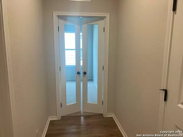 Seguin, TX 78155,105 BEVERIDGE