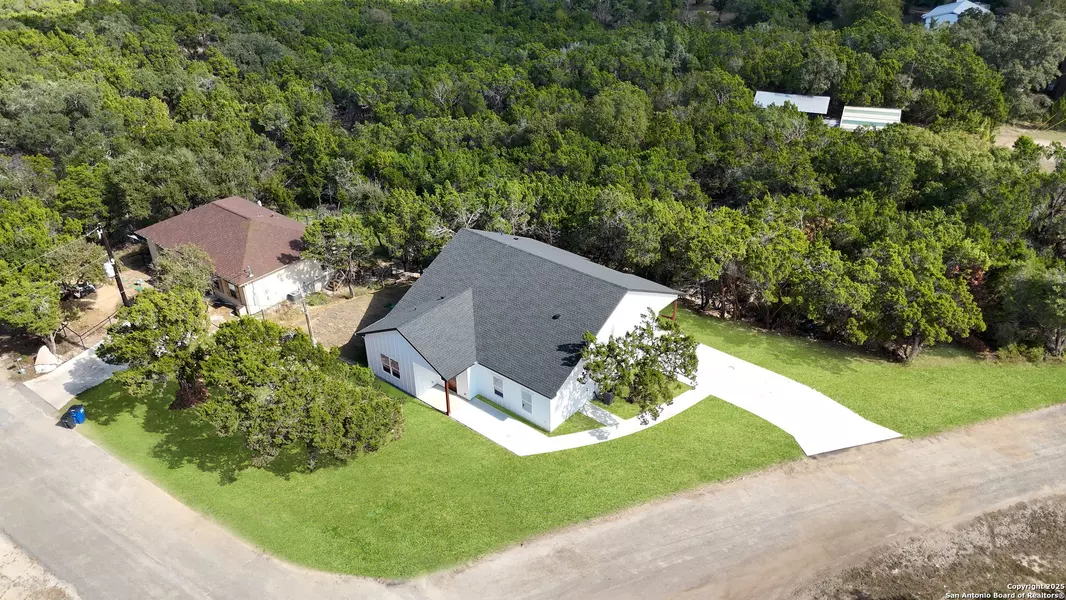 664 Rolling Hills, Canyon Lake, TX 78133