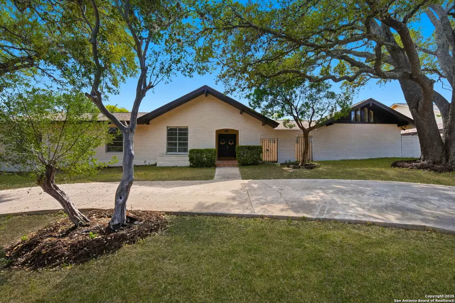 210 sheffield, Castle Hills, TX 78213