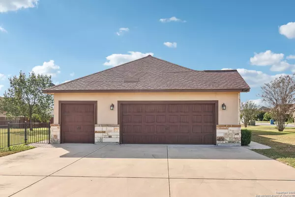 Floresville, TX 78114,100 Fairway