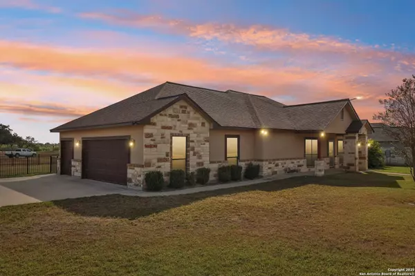 Floresville, TX 78114,100 Fairway