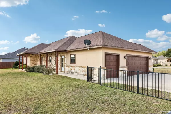 Floresville, TX 78114,100 Fairway