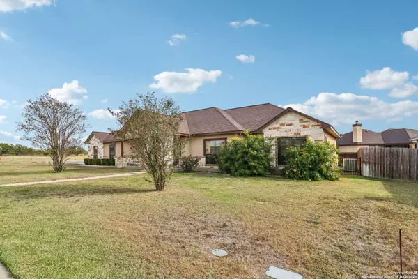 Floresville, TX 78114,100 Fairway