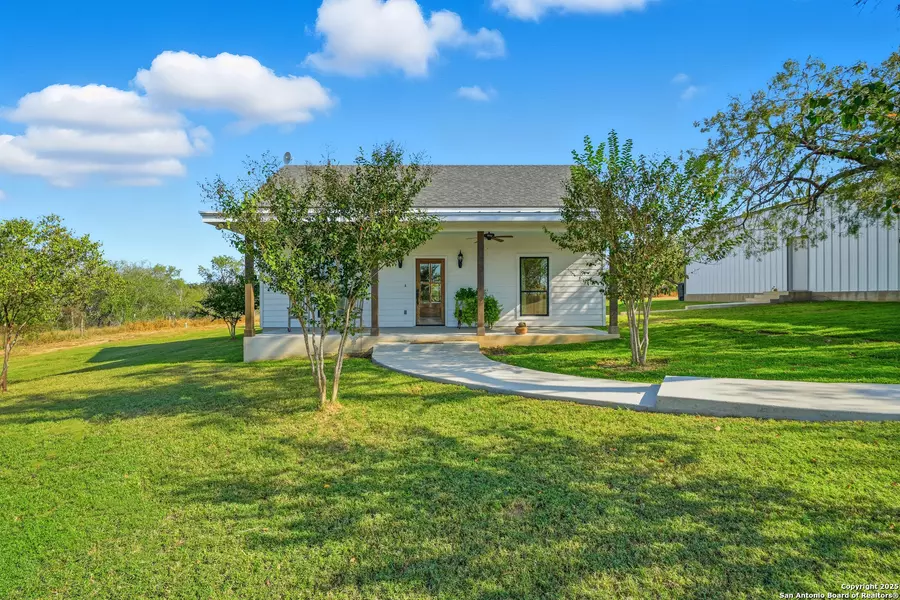 1459 County Road 120, Floresville, TX 78114