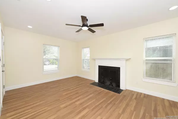 San Antonio, TX 78201,1326 W Lynwood