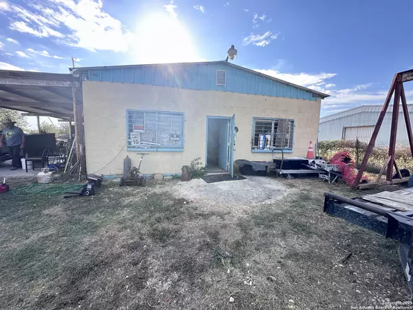 110 County Road 6840, Lytle, TX 78052