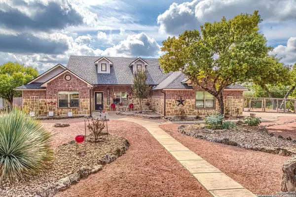 639 Settlers Lane, Bandera, TX 78003
