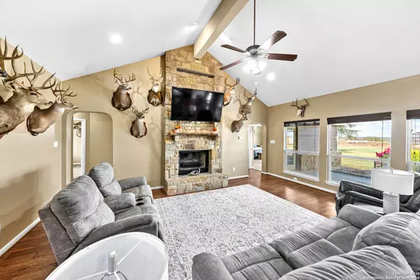 La Vernia, TX 78121,14033 Fm 775