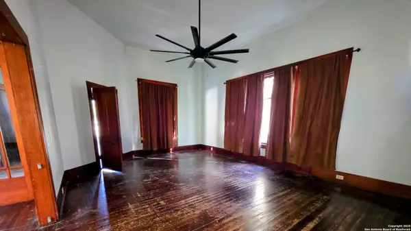 Hondo, TX 78861,1602 Avenue U