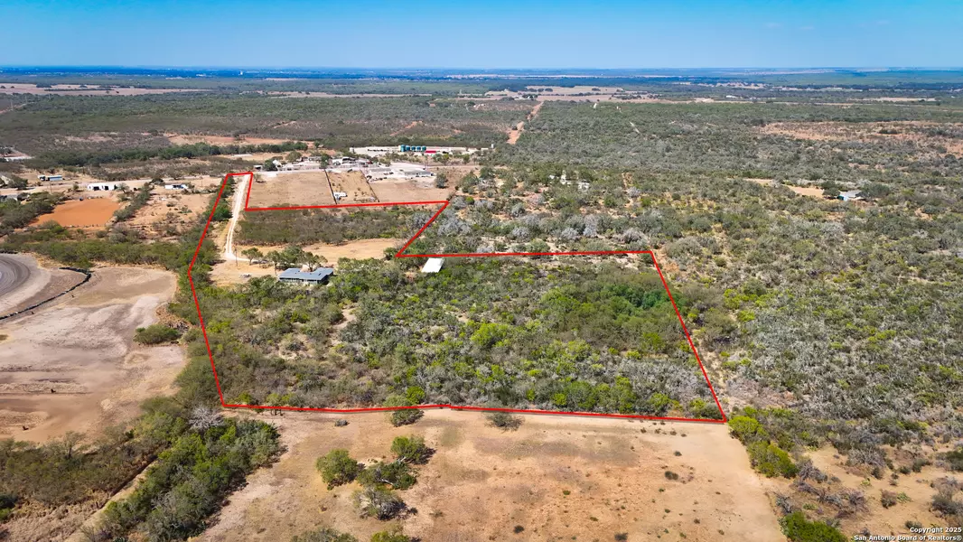 320 Pullins Drive, Pleasanton, TX 78064