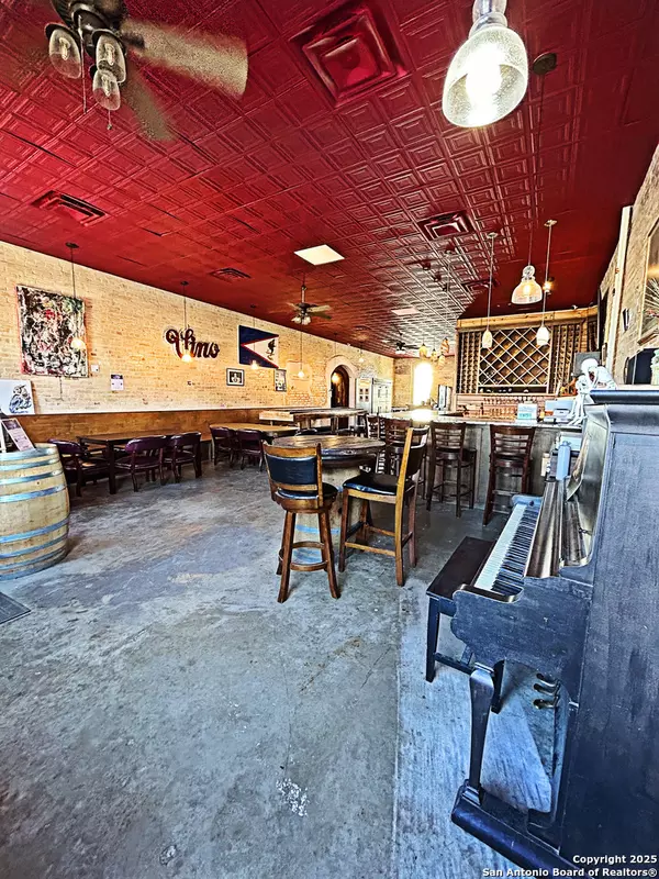 Beeville, TX 78102,211 Bowie