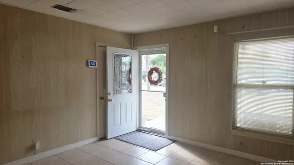 San Antonio, TX 78228,3627 Poplar